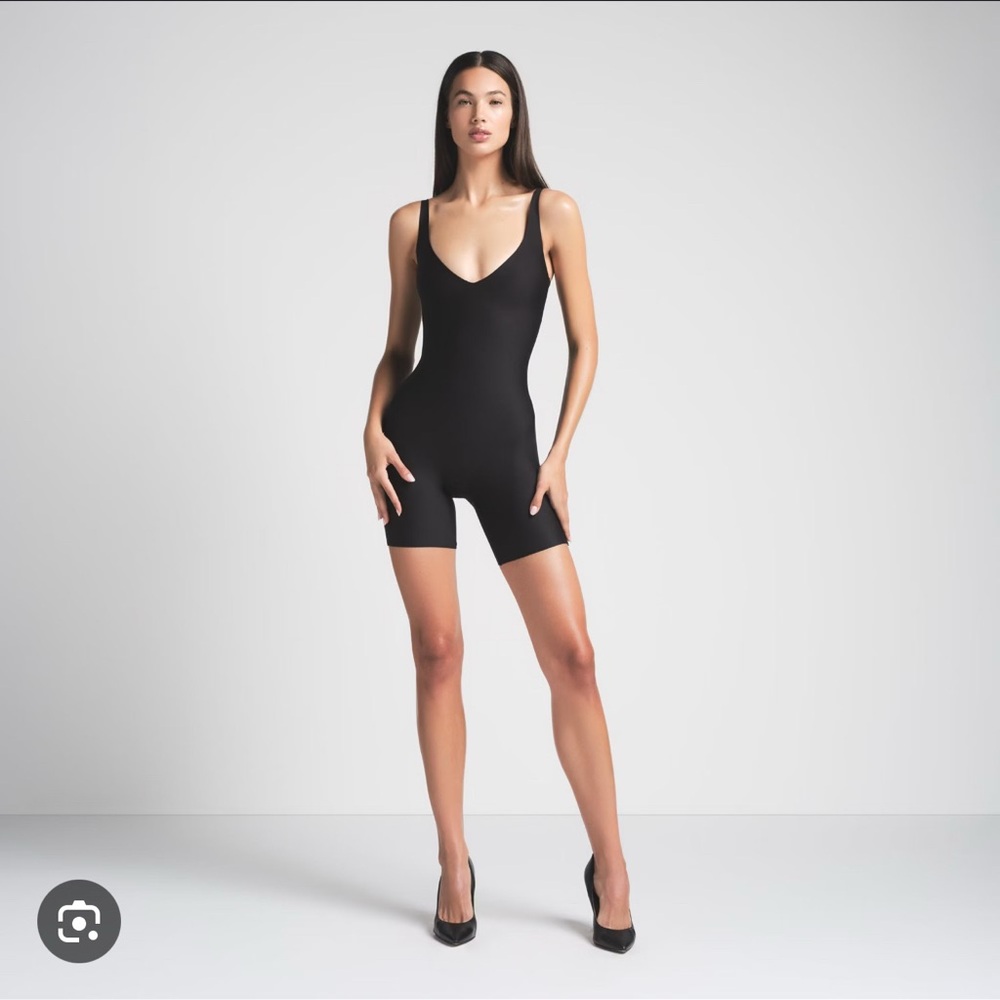 SKIMS Body Core Sculpt Plunge Mid Thigh Bodysuit